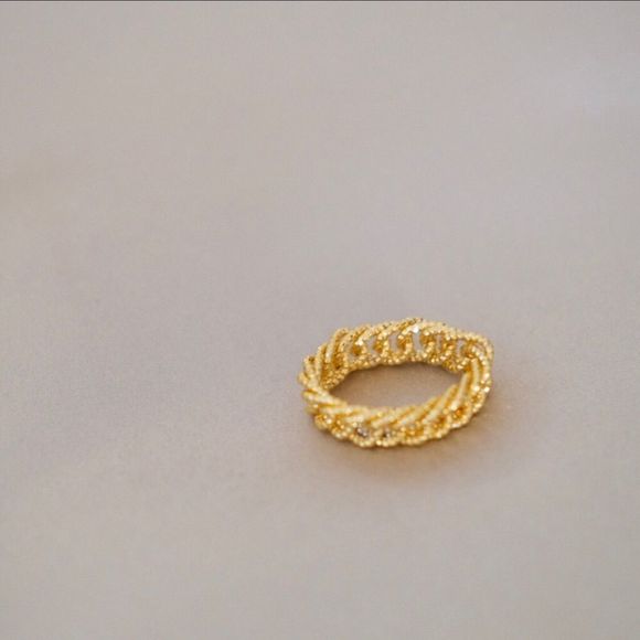 18K Gold Plated Minimalistic Cuban Link Statement Ring - Picture 6 of 8